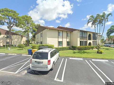 Knotty Pine Cir, Greenacres, FL 33463