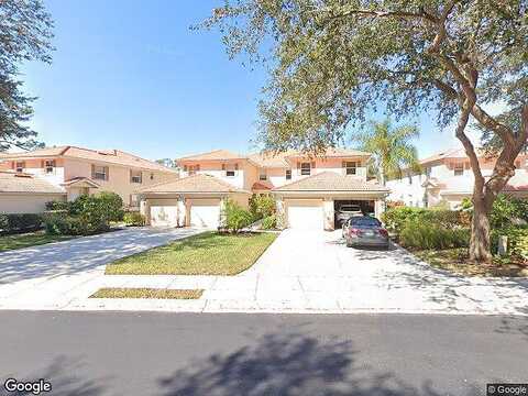 Robin Hood Cir, Naples, FL 34104