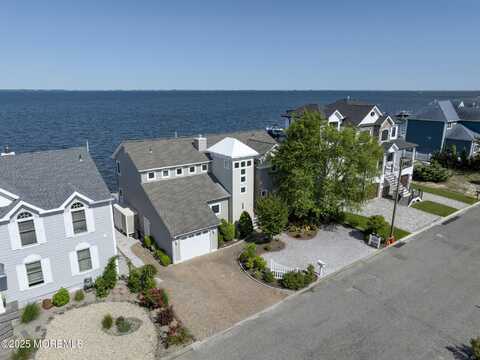 121 Clifton Road, Barnegat, NJ 08005