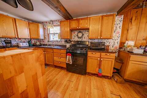 5 Purple Heart Highway, Brooks, ME 04921