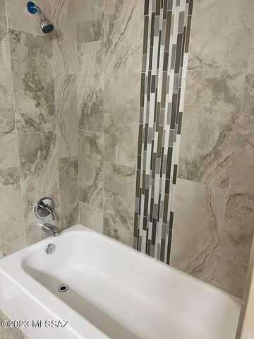 Avenida Cascada, TUCSON, AZ 85715