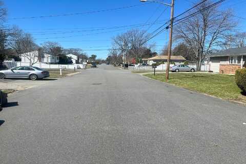 Fulton St, WEST BABYLON, NY 11704