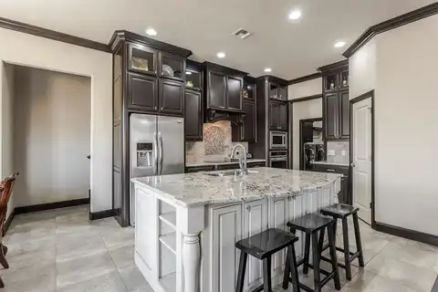 2241 W Mickey Drive, Mustang, OK 73064