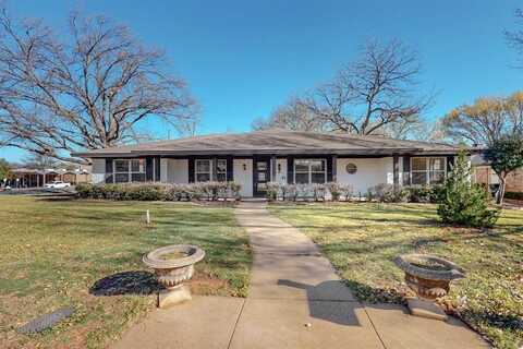 820 Bedford Court W, Hurst, TX 76053
