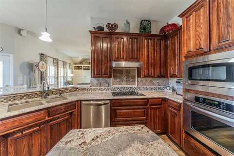 11621 Willow Springs Road, Fort Worth, TX 76052