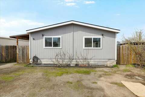 2700 Falcon Street, White City, OR 97503