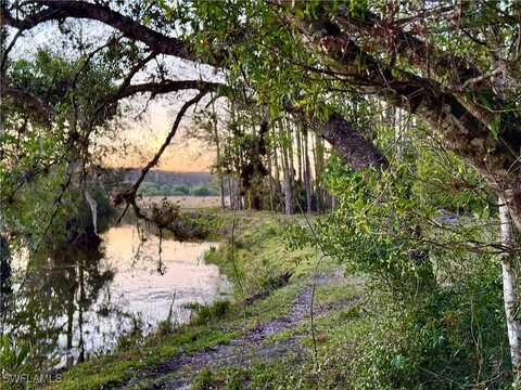 Secretariat Drive, Labelle, FL 33935
