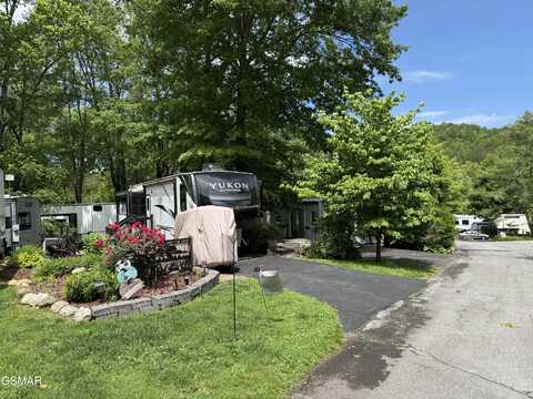 4229 E Parkway #84, Gatlinburg, TN 37738