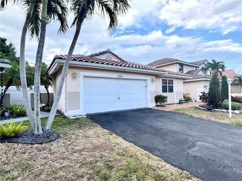 15211 Norfolk Ln, Davie, FL 33331