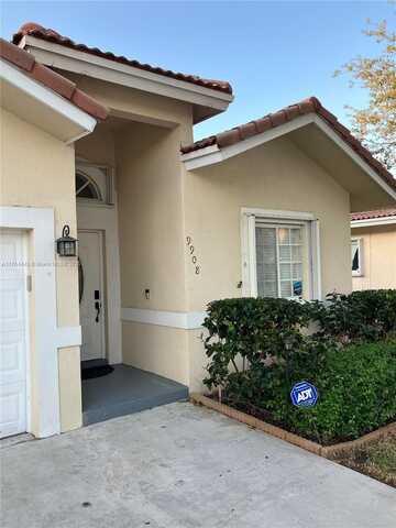 9908 NW 76th St, Tamarac, FL 33321