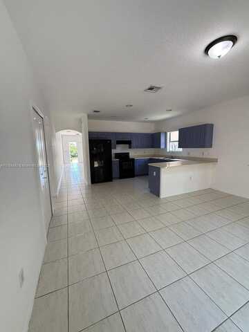 848 SW 7th St, Florida City, FL 33034