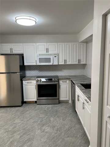 808 Lakeview Cir, Royal Palm Beach, FL 33411