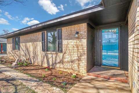 703 Comanche Trail, Altus, OK 73521