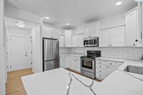 4333 NW Commons Dr, Pasco, WA 99301