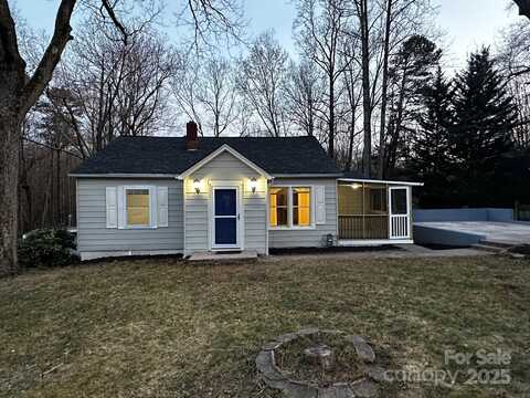 424 20th Avenue NE, Hickory, NC 28601