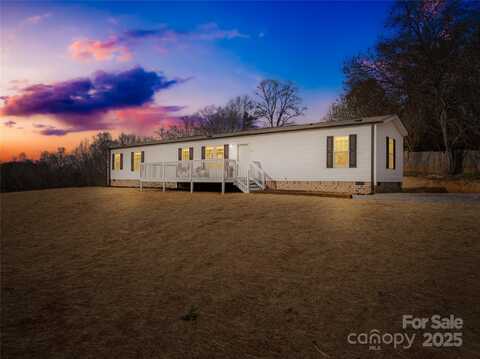 4055 10th Avenue Drive SW, Hickory, NC 28602