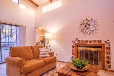 828 HOPE Place NE, Albuquerque, NM 87123