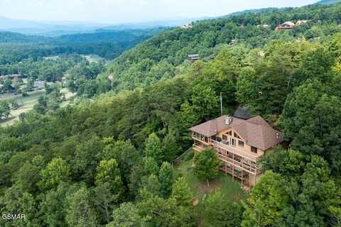 449 Lucerne Way, Gatlinburg, TN 37738