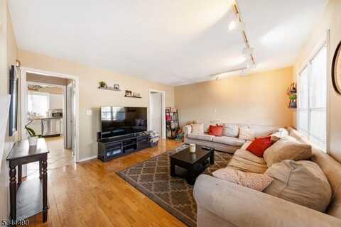 4 Village Ct, Bound Brook, NJ 08805