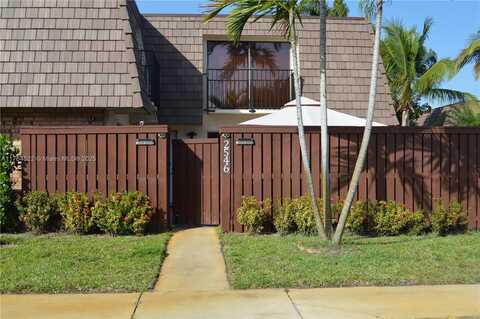 2546 SW 15th St, Deerfield Beach, FL 33442