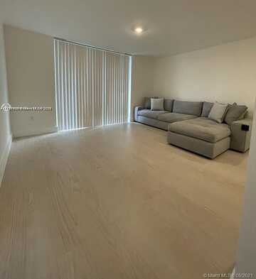 1720 NW N River Dr, Miami, FL 33125