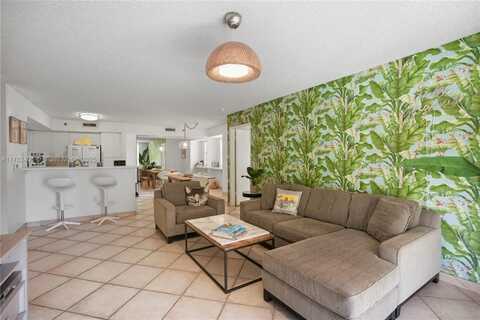 19555 E Country Club Dr, Aventura, FL 33180