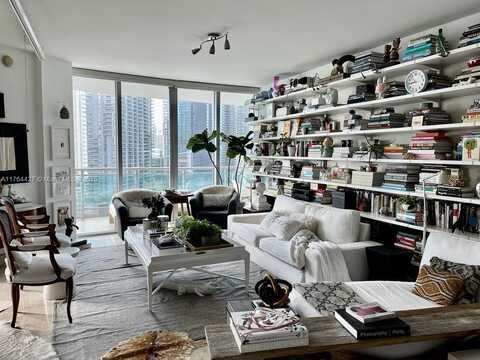 350 S Miami Ave, Miami, FL 33130