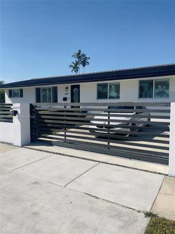 8841 SW 54th St, Miami, FL 33165