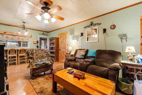 205 NW Birch Avenue, Redmond, OR 97756