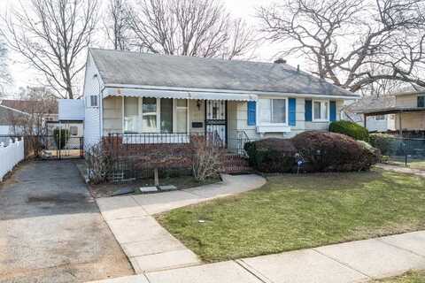 178 Pearl Street, Westbury, NY 11590