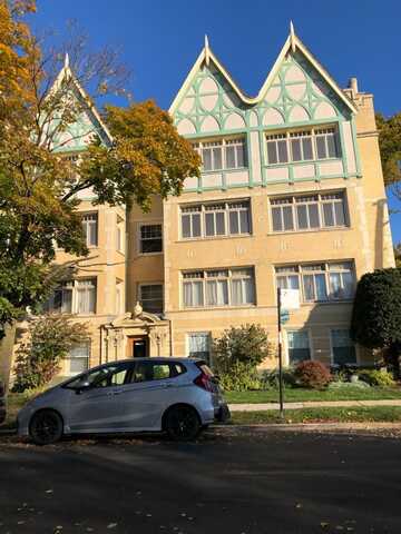 2202 W Granville Avenue, Chicago, IL 60659