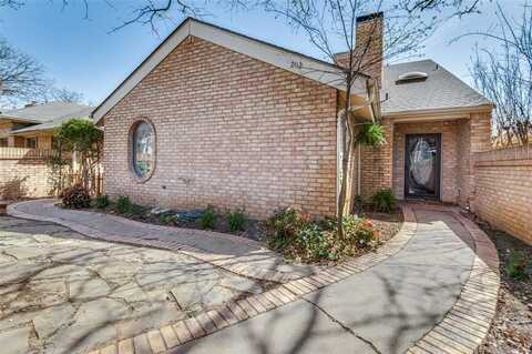 2112 Woodway Drive, Arlington, TX 76017