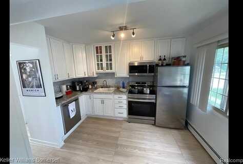 2354 W 14 MILE Road, Royal Oak, MI 48073