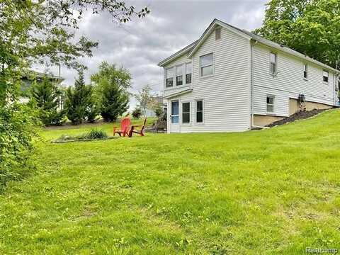 432 MARKET Street, Walled Lake, MI 48390