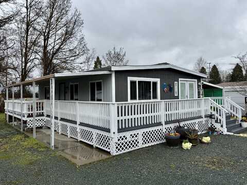 122 Parkdale Circle, Grants Pass, OR 97527