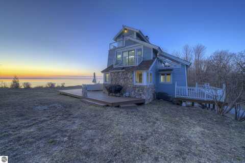 4781 E Golfview Drive, Leland, MI 49654