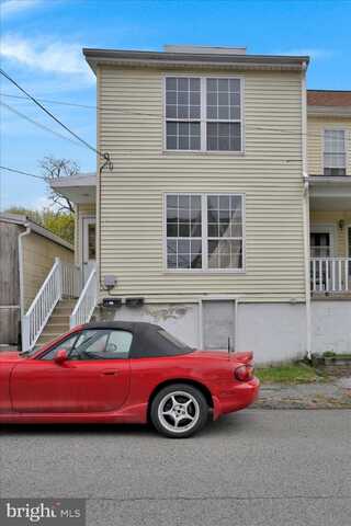 53 N RAILROAD AVENUE, FRACKVILLE, PA 17931