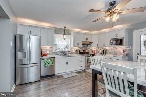 20 MAPLE AVENUE, WILLIAMSTOWN, NJ 08094