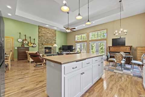 995 Hartzell Road, New Haven, IN 46774