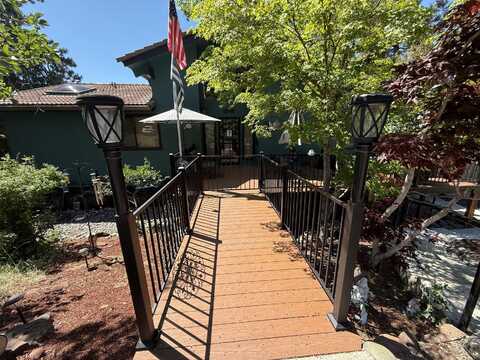 1240 Vista Way, Klamath Falls, OR 97601