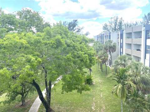 10000 NW 80th Ct, Hialeah Gardens, FL 33026
