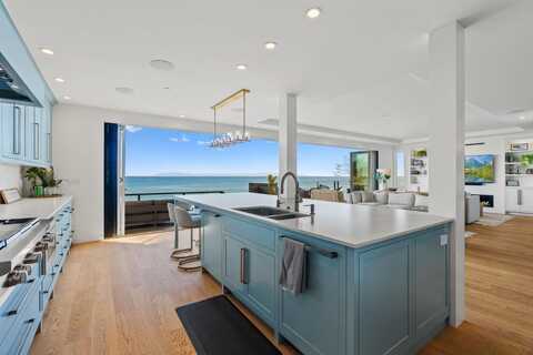 108 Grove LN, Capitola, CA 95010