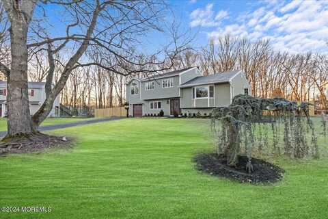 8 Chesapeake Road, Manalapan, NJ 07726