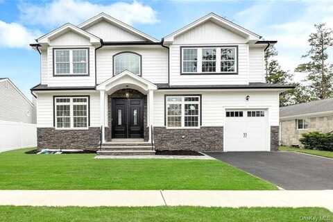 8 Sebree Place, Plainview, NY 11803