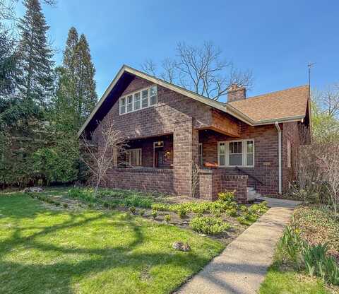 2216 W Greenleaf Avenue, Chicago, IL 60645