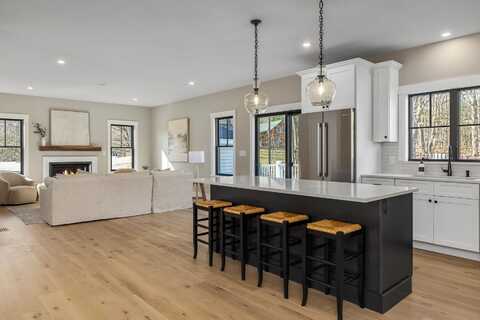 195 Amesbury Road, Kensington, NH 03833
