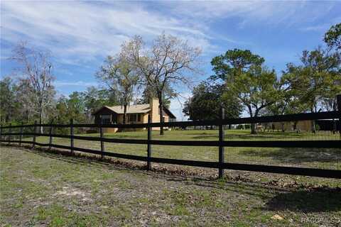 8465 N Husky Avenue, Dunnellon, FL 34433