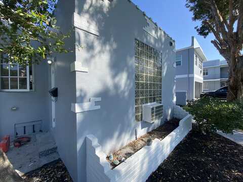 10 N Palmway, Lake Worth, FL 33460