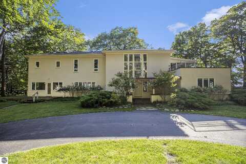 501 Michigan Avenue, Frankfort, MI 49635
