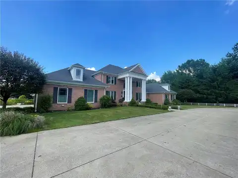 4605 Whippoorwill Dr, Hermitage, PA 16148